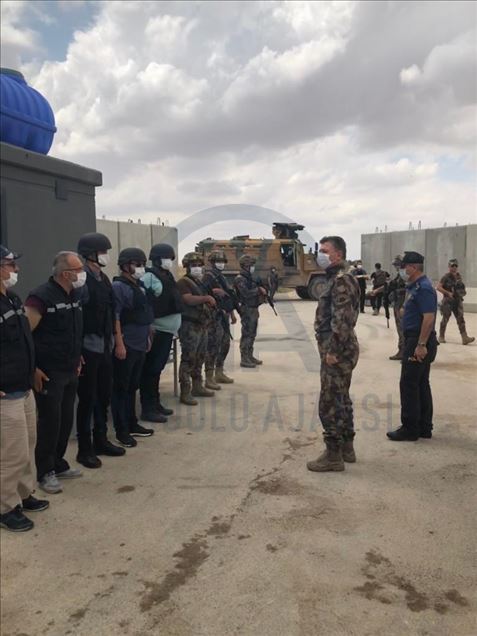 Tel Abyad'da güvenlik güçleri bayramlaştı