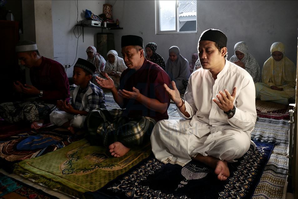 Salat Idulfitri di tengah pandemi virus korona di Jakarta