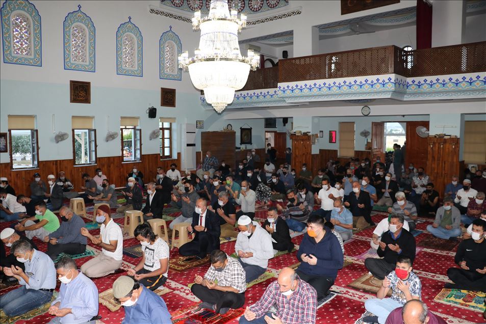 KKTC'de Ramazan Bayramı namazı sosyal mesafeye uygun kılındı
