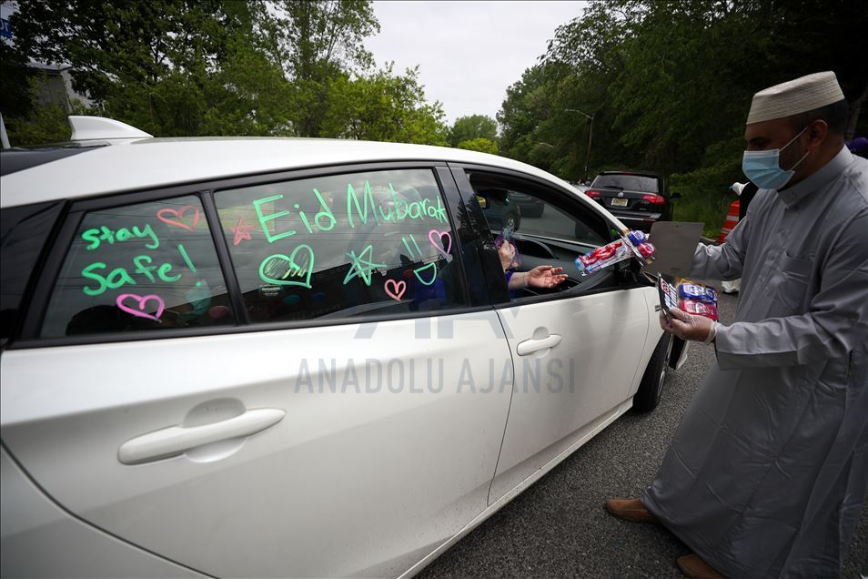 ABD'de Müslümanlar, Kovid-19 nedeniyle "arabada" bayramlaştı

