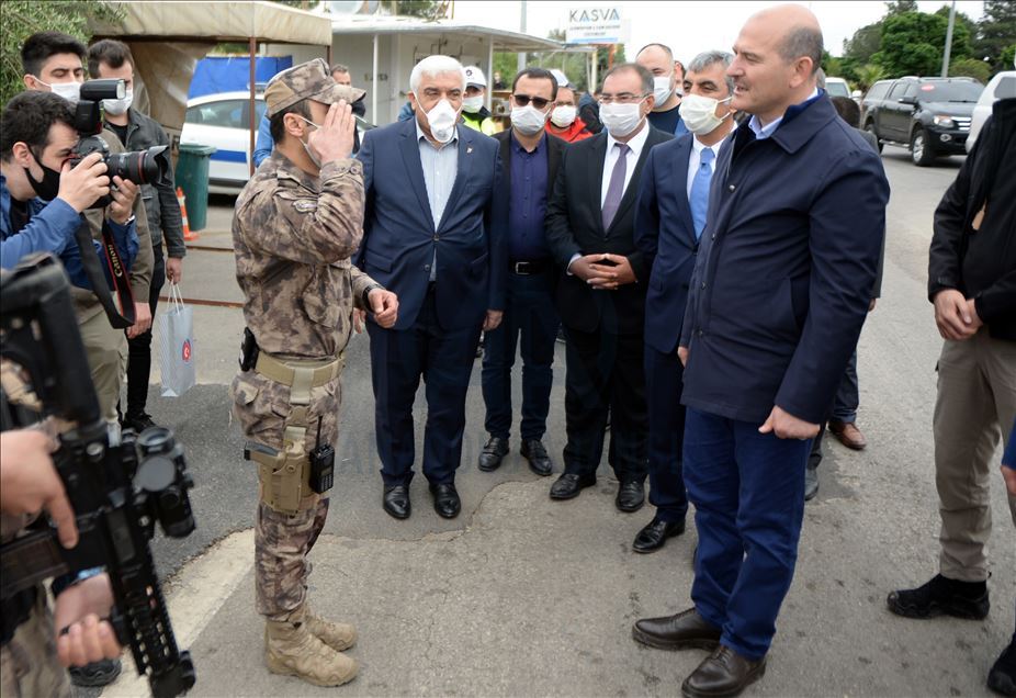 İçişleri Bakanı Soylu, Suriye'de görevli özel harekat polisleriyle bayramlaştı