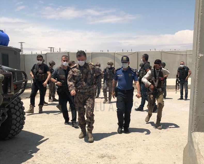 Tel Abyad'da güvenlik güçleri bayramlaştı