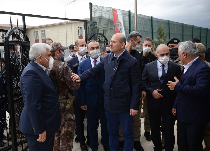 İçişleri Bakanı Soylu, Suriye'de görevli özel harekat polisleriyle bayramlaştı