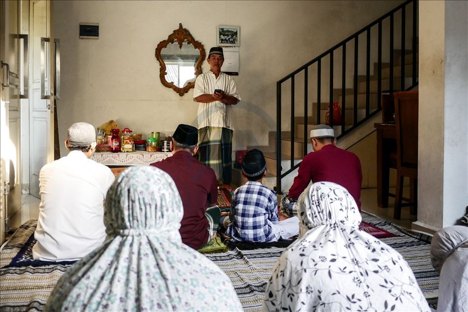Salat Idulfitri di tengah pandemi virus korona di Jakarta