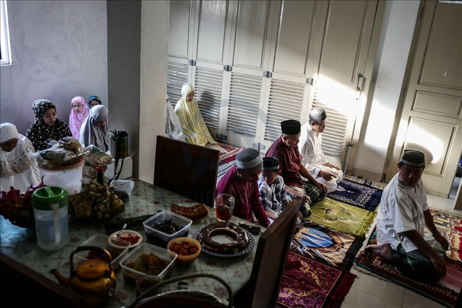 Salat Idulfitri di tengah pandemi virus korona di Jakarta