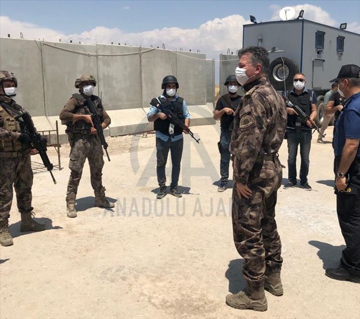 Tel Abyad'da güvenlik güçleri bayramlaştı