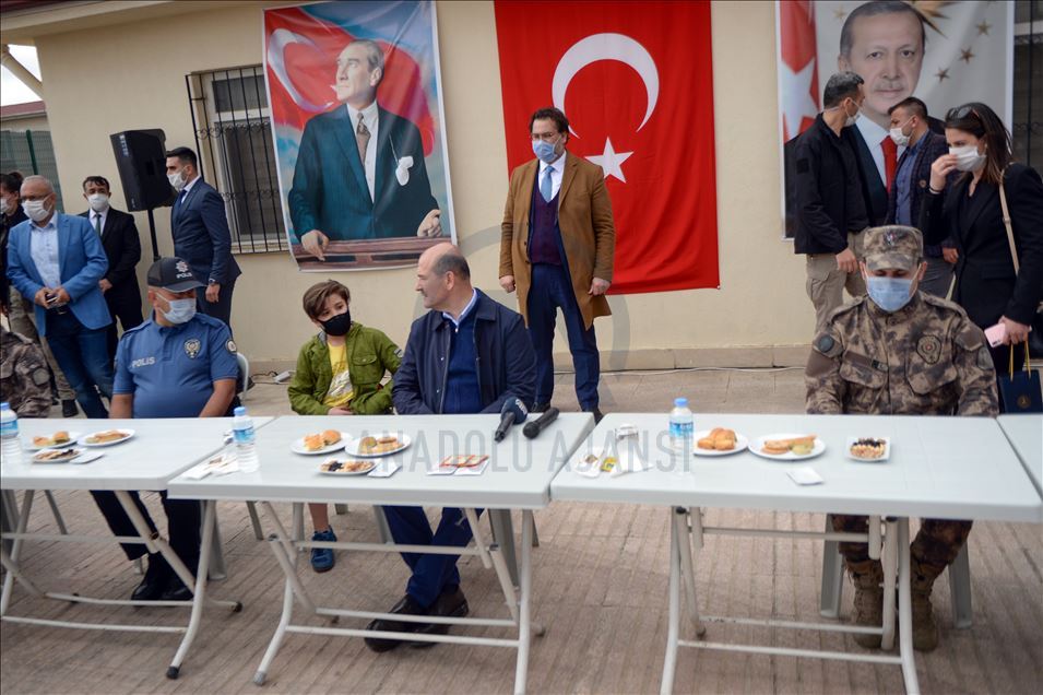 İçişleri Bakanı Soylu, Suriye'de görevli özel harekat polisleriyle bayramlaştı