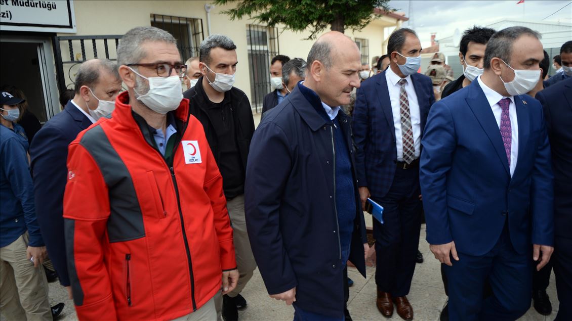 İçişleri Bakanı Soylu, Suriye'de görevli özel harekat polisleriyle bayramlaştı