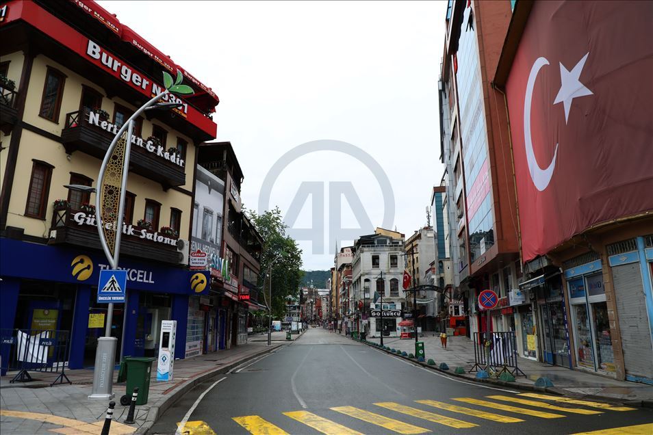 Orta ve Doğu Karadeniz'de Ramazan Bayramı'nın ikinci gününde sokaklar sessiz