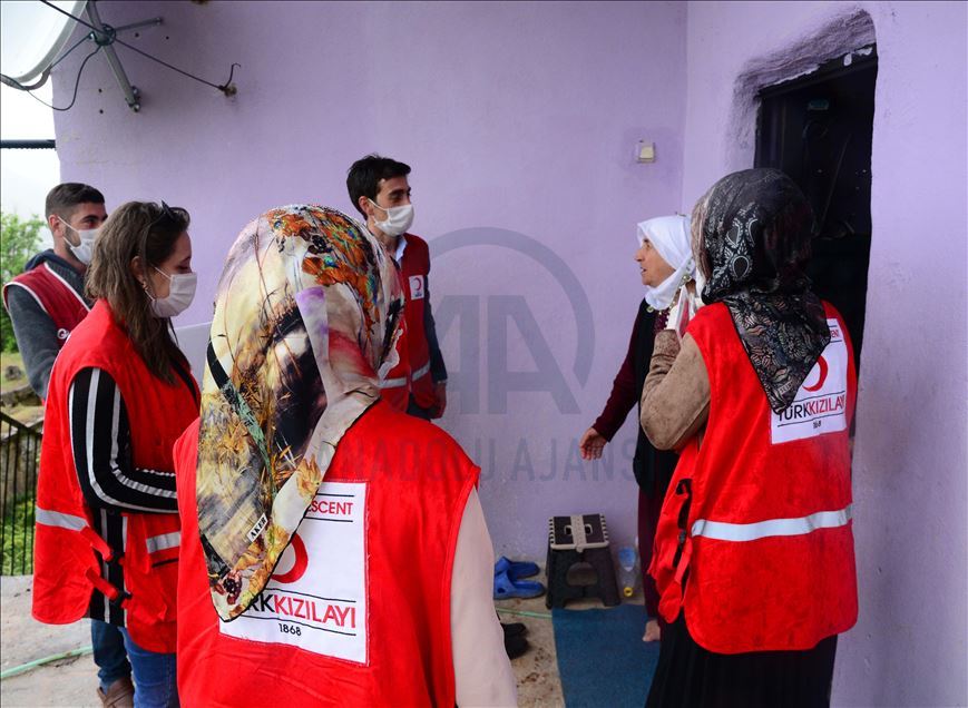 Türk Kızılay gönüllüleri bayramda da ihtiyaç sahiplerini unutmadı