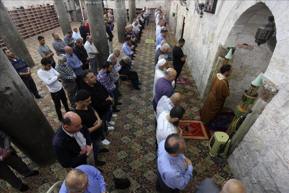 Batı Şeria'da camiler ibadete açıldı