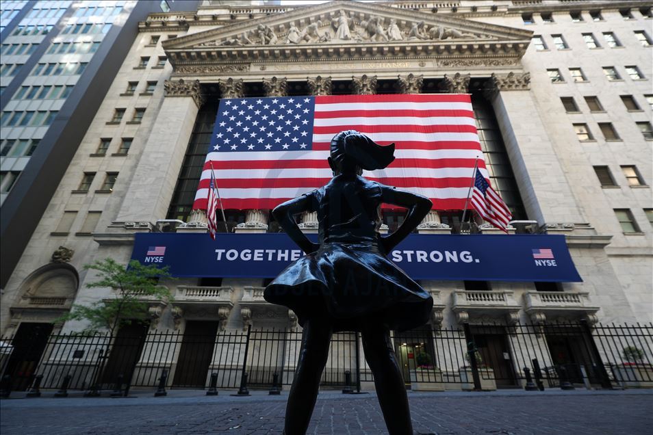 Kovid-19 salgını kapsamında kapatılan Wall Street borsa işlem katı kısmen yeniden açılıyor
 