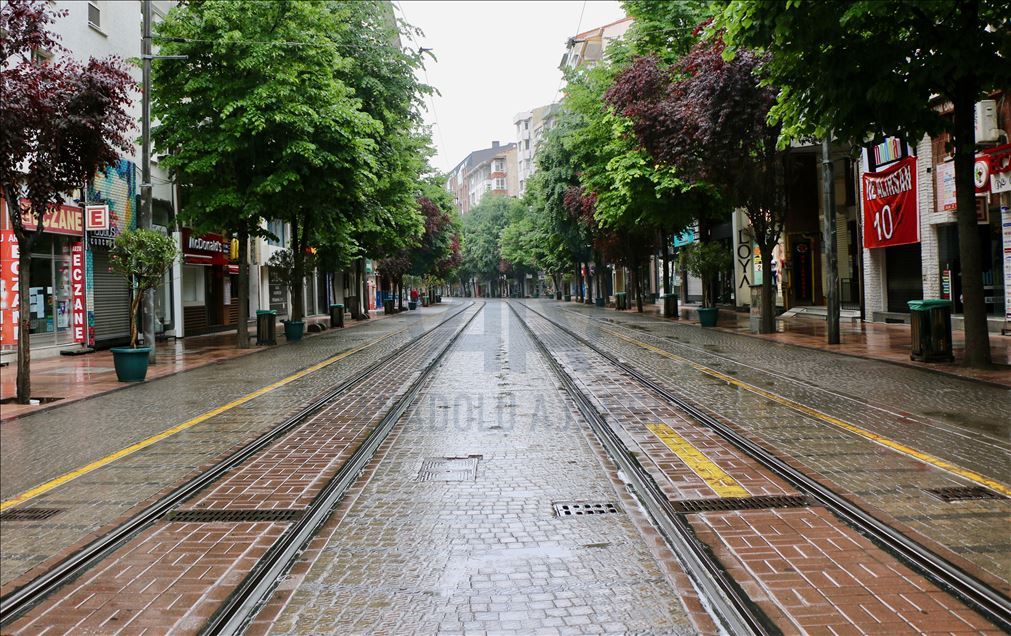 Eskişehir'de sokaklar boş kaldı