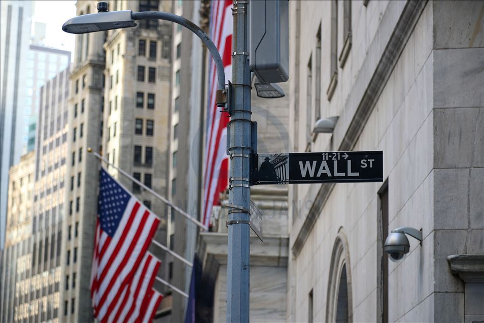 Kovid-19 salgını kapsamında kapatılan Wall Street borsa işlem katı kısmen yeniden açılıyor
 
