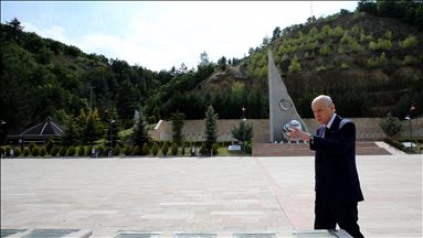 MHP Genel Başkanı Devlet Bahçeli Ülkücü Şehitler Anıtı'nı ziyaret etti