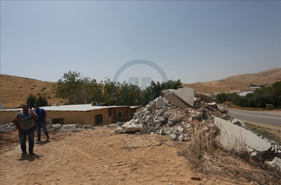 İsrail güçleri Batı Şeria'da bir Filistinliye ait evi yıktı