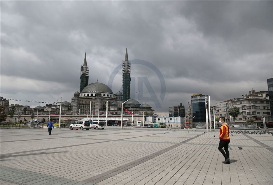 İstanbul'da "Evde kal" çağrısına kısmen uyuluyor