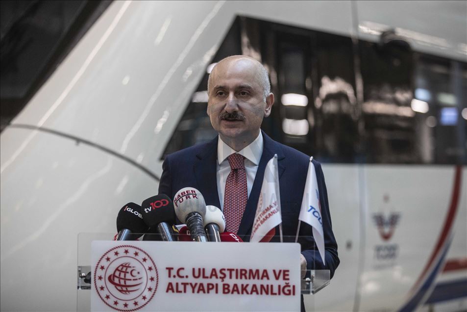 أعلن وزير النقل والبنى التحتية الت