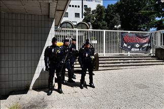 Fransa'da sağlık çalışanları gösteri düzenledi