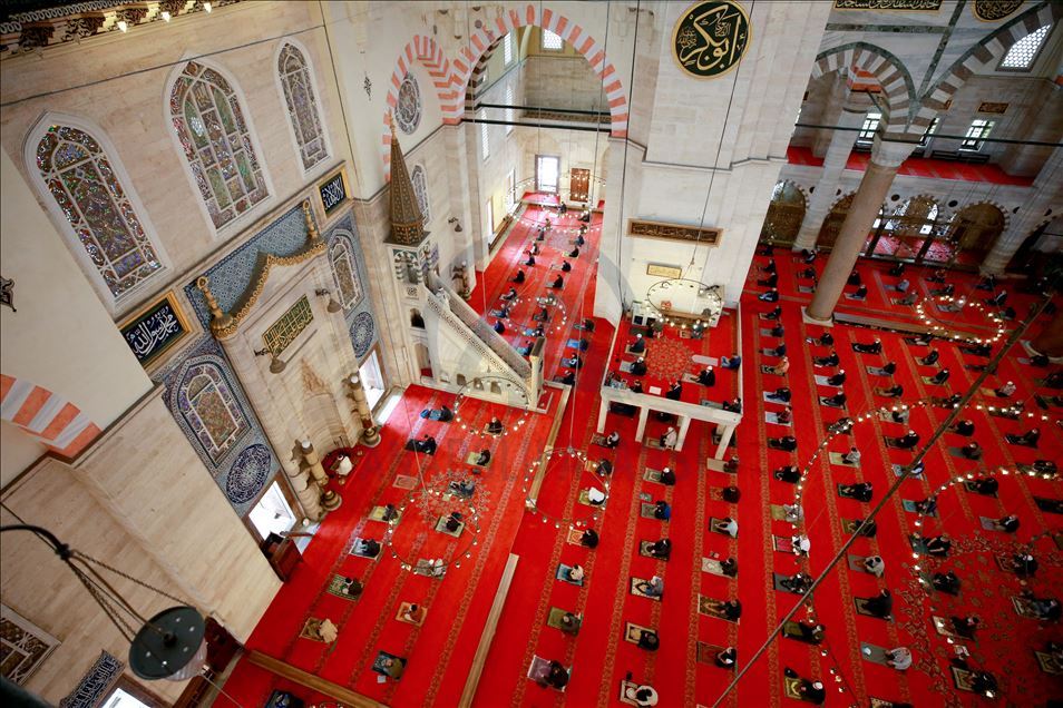بعد انحسار كورونا.. تركيا تستأنف صلاة الجمعة