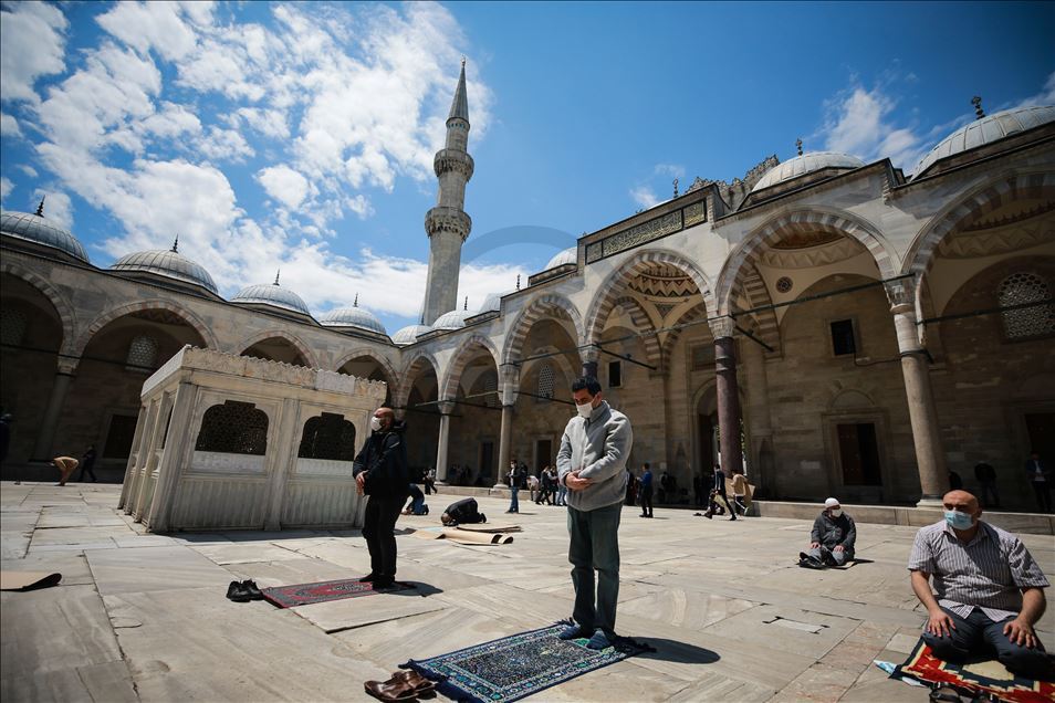 بعد انحسار كورونا.. تركيا تستأنف صلاة الجمعة