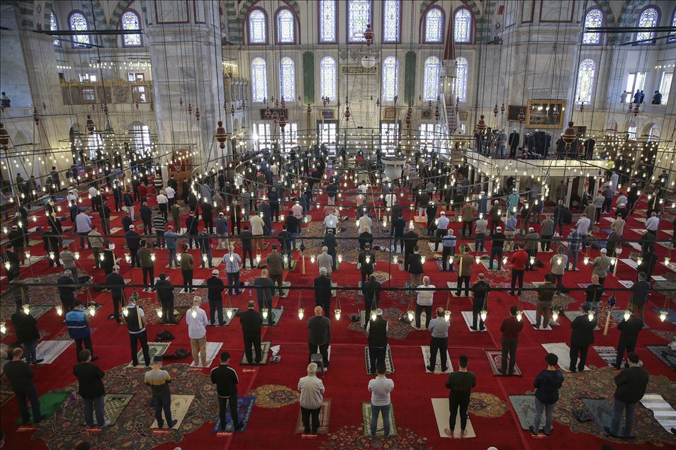 Turkey resume mass prayers