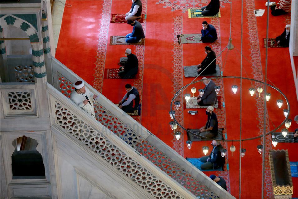 بعد انحسار كورونا.. تركيا تستأنف صلاة الجمعة