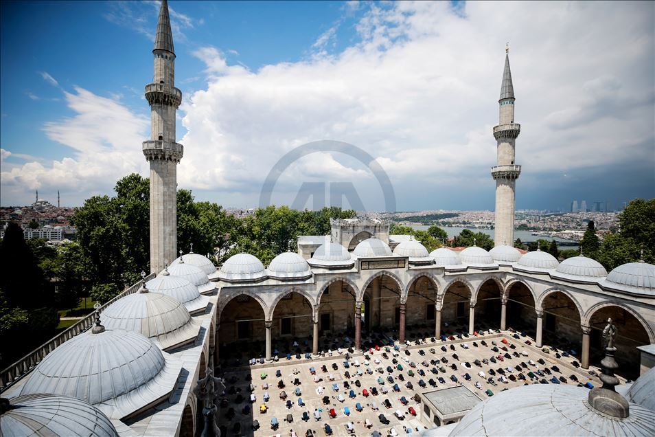 بعد انحسار كورونا.. تركيا تستأنف صلاة الجمعة