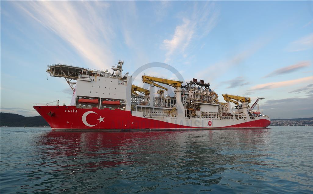 أردوغان يشارك بمراسم انطلاق سفينة "فاتح" للتنقيب بالبحر الأسود