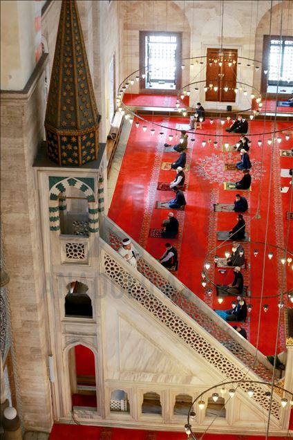 بعد انحسار كورونا.. تركيا تستأنف صلاة الجمعة