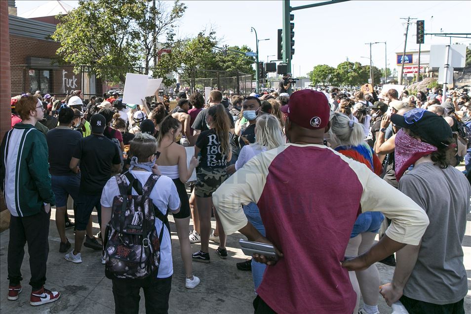 ABD'deki siyahi George Floyd'un ölümü Minneapolis'te protesto edildi