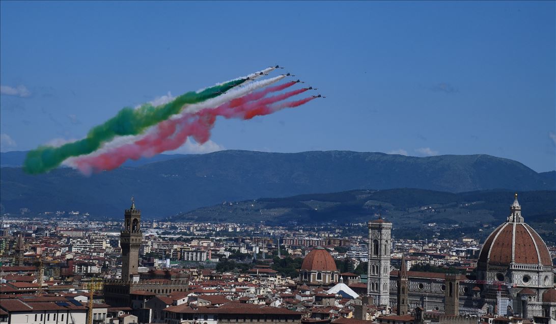 İtalya Hava Kuvvetlerinin akrobasi timi "Frecce Tricolori"