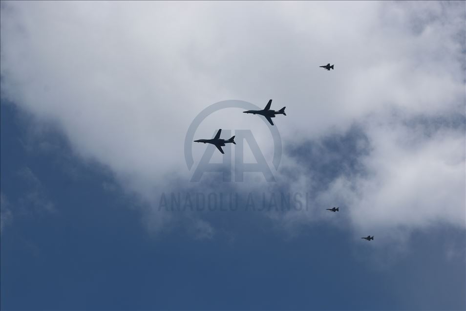 Avionët ushtarakë amerikanë fluturuan mbi Shkup, përshëndetën anëtarësimin në NATO
