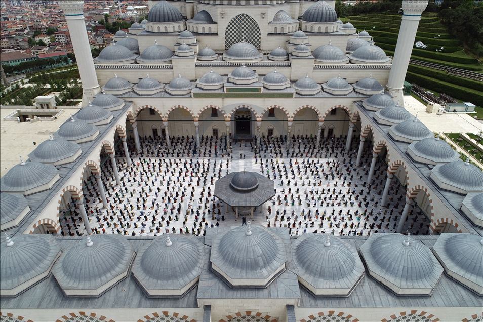 Cuma namazı, salgın sonrası ilk kez kılındı