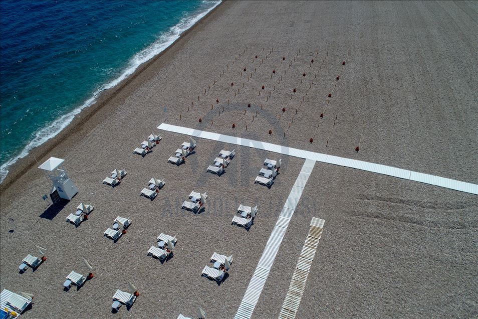 Social distancing rules in beaches of Antalya