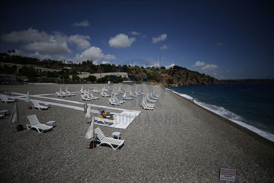Social distancing rules in beaches of Antalya