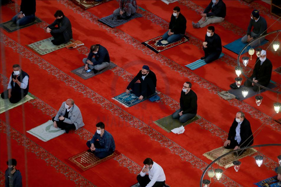 بعد انحسار كورونا.. تركيا تستأنف صلاة الجمعة