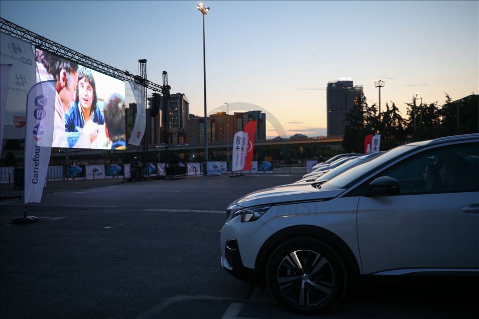 CarrefourSA'dan halka "Arabalı Açık Hava Sineması" keyfi