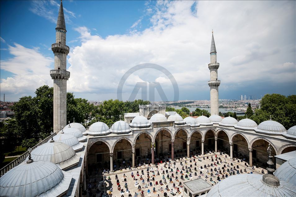 بعد انحسار كورونا.. تركيا تستأنف صلاة الجمعة