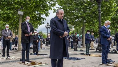 TBMM Başkanı Şentop, cuma namazını Hacı Bayram-ı Veli Camisi'nde kıldı