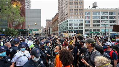 ABD'deki siyahi George Floyd'un ölümü New York'ta protesto edildi