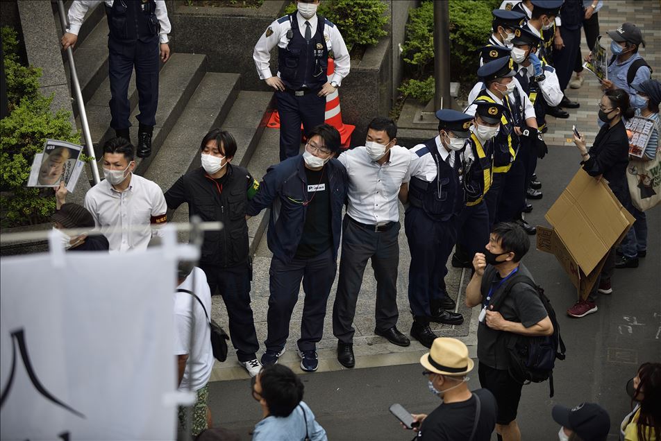 Tokyo'da polis şiddetine karşı protesto