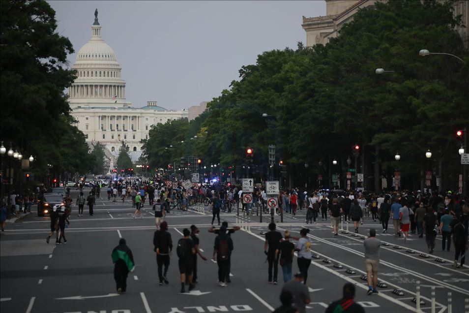 Washington: Hundreds protest George Floyd death