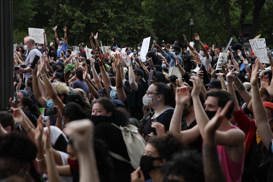 Washington: Hundreds protest George Floyd death