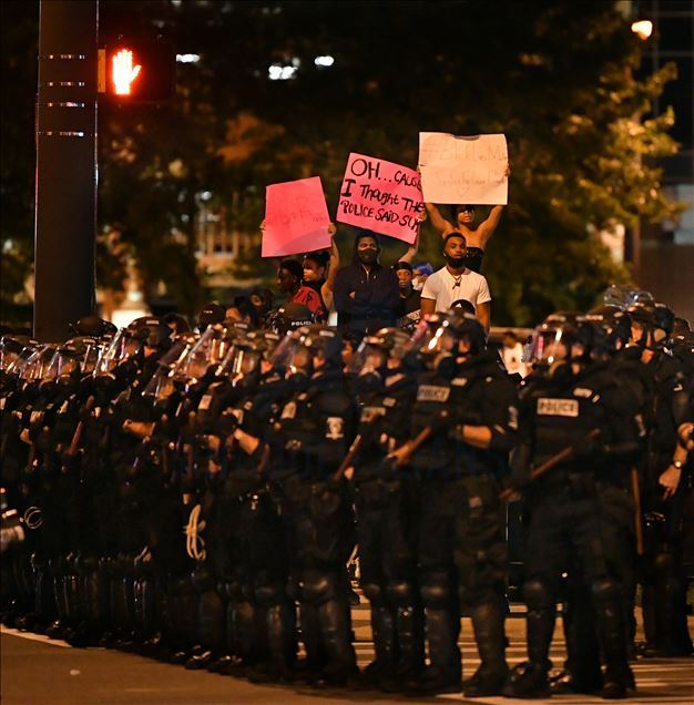 Minneapolis'te bir siyahinin öldürülmesiyle başlayan protestolar ülke genelinde kaosa dönüştü