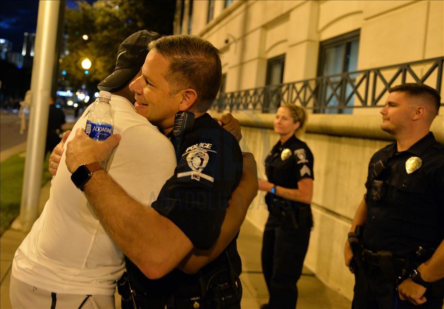 Minneapolis'te bir siyahinin öldürülmesiyle başlayan protestolar ülke genelinde kaosa dönüştü