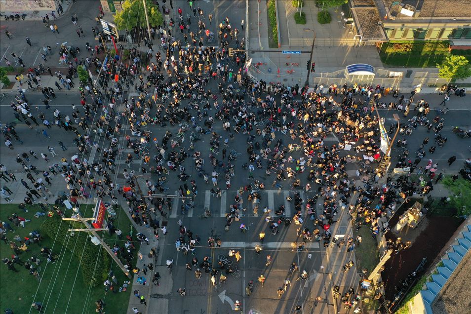 Minneapolis'te siyahi Floyd'un öldürülmesine yönelik protestolar devam etti