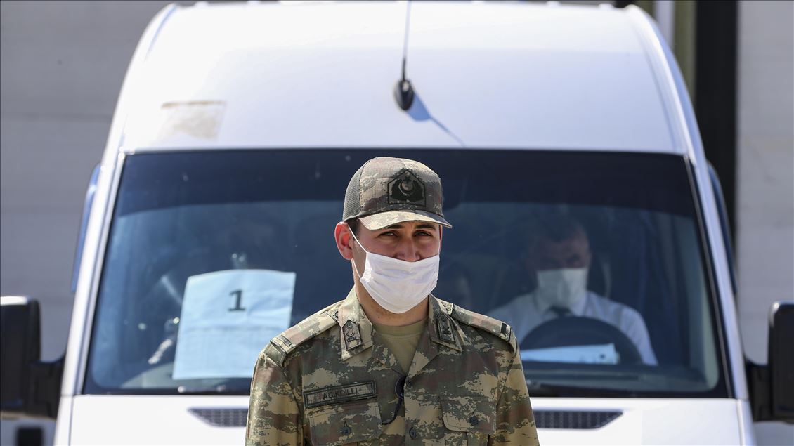 Kovid-19 nedeniyle terhisleri ertelenen askerler ailelerine kavuşmak için yola çıktı