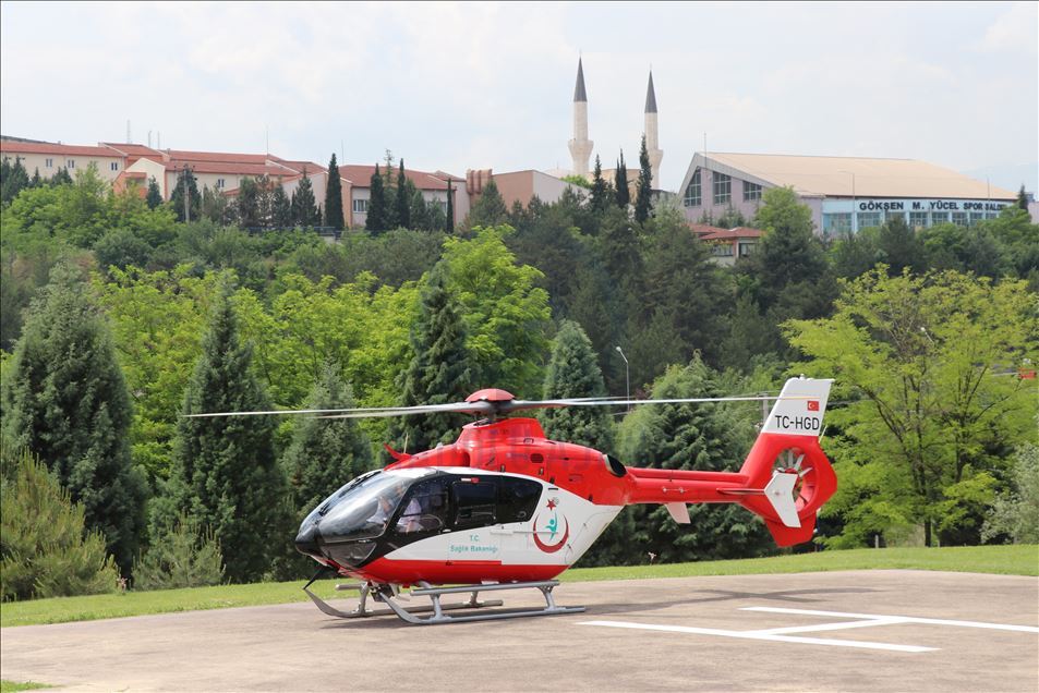 Ambulans helikopter doğum yapan kadın için havalandı