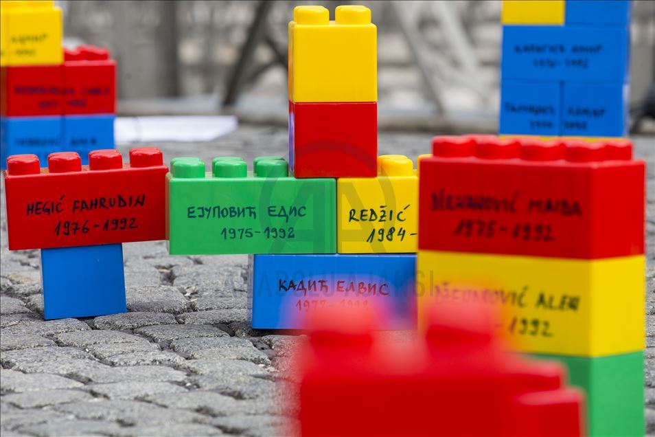 U Sarajevu obilježen Dan bijelih traka: Za jednakost i pravo svih žrtava na sjećanje
